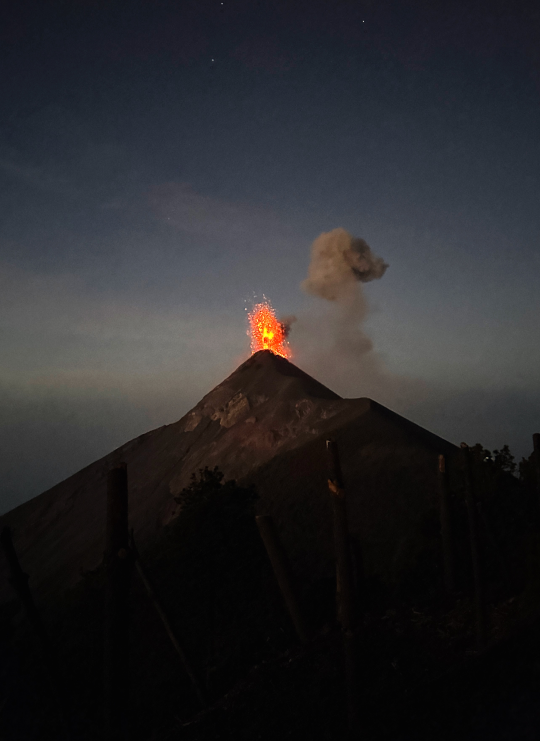 Volcán Fuego desde Acatenango. Guatemala, 2023